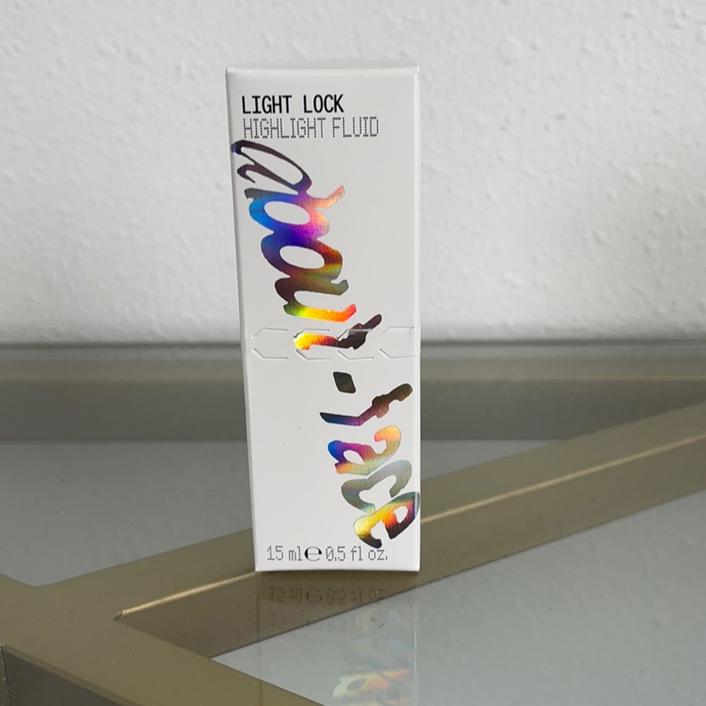 About Face Light Lock highlight fluid